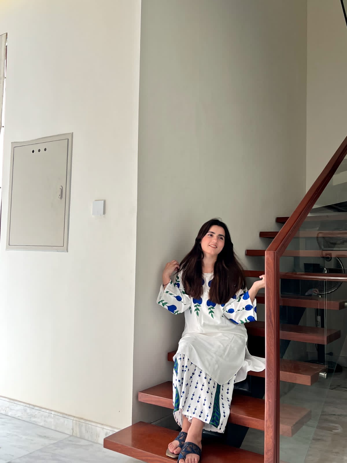 𝐖𝐇𝐈𝐓𝐄 𝐃𝐎𝐕𝐄 𝐃𝐄𝐒𝐈𝐆𝐍 𝐓𝐖𝐎 𝐏𝐈𝐄𝐂𝐄 𝐒𝐔𝐈𝐓𝐒 (𝐏𝐫𝐞𝐦𝐢𝐮𝐦 𝐋𝐢𝐥𝐞𝐧)